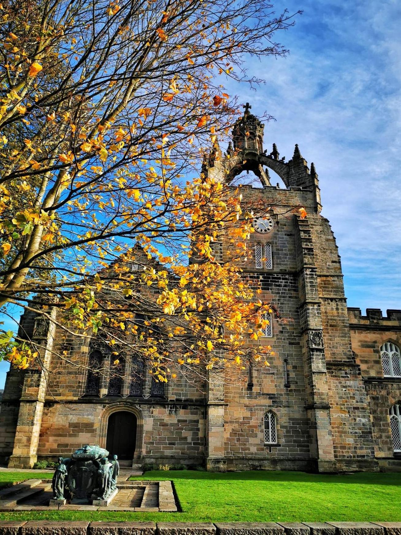 Modern & Cosy Apartment In The Heart Of The Historic Old Town Of Aberdeen, Free Wifi, Free Parking Экстерьер фото